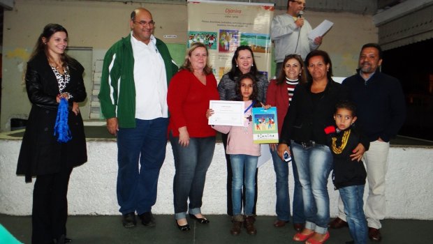 Estudantes recebem premiação da Semana Djanira