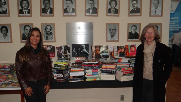 Biblioteca recebe acervo do governo do Estado