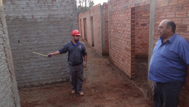 Prefeito vistoria obra da Unidade de Saúde do Ipiranga