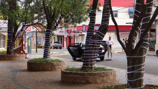 Decoração Natalina embeleza  o centro comercial da Estância
