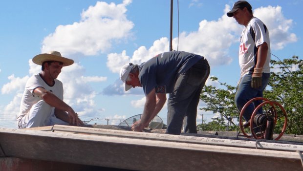 Prefeitura efetua reparos no telhado da creche Jandira Pereira