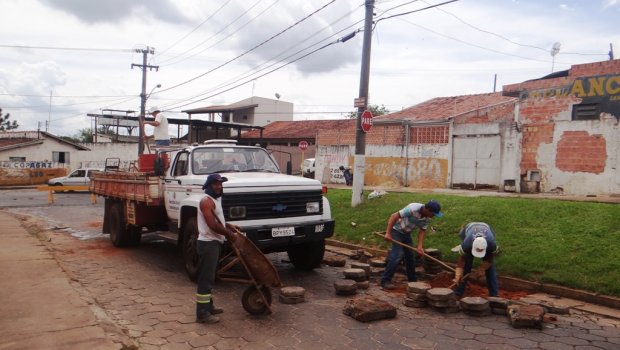 Operação Tapa Buracos prossegue nos bairros de Avaré