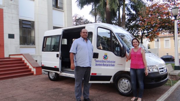 Saúde ganha novo veículo para o transporte de pacientes