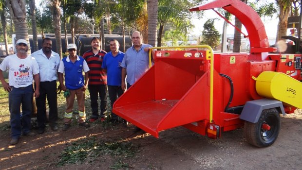 Prefeitura adquire triturador de galhos para otimizar limpeza pública