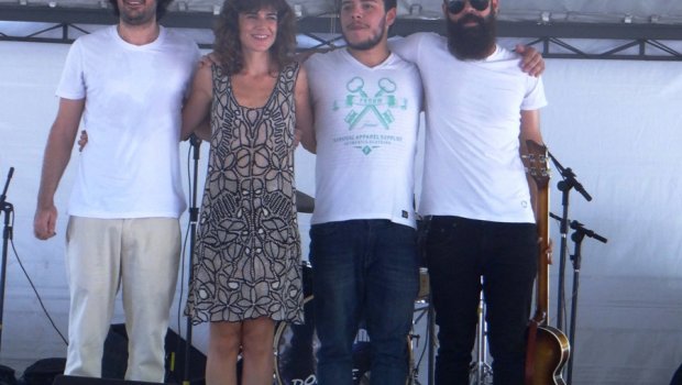 Mariana Aydar encanta público no Largo São João em Avaré