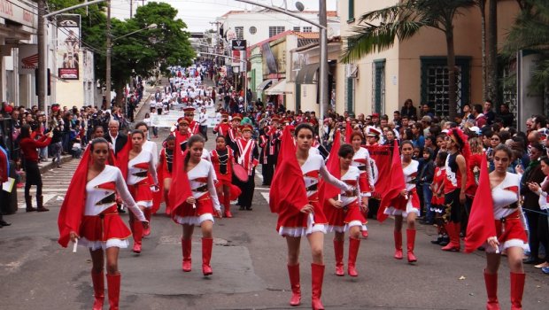 Com homenagem aos Esportes, desfile comemora os 155 anos de Avaré