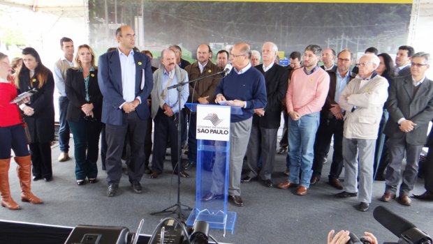 Com o governador Alckmin, prefeito Poio Novaes dá início à duplicação da SP-255