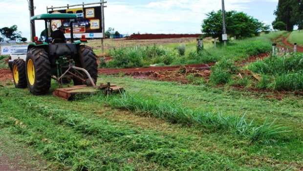 Roçadas em Avaré terão 2 tratores para cuidar da manutenção da cidade
