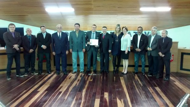 Delegado de polícia recebe diploma de honra ao mérito