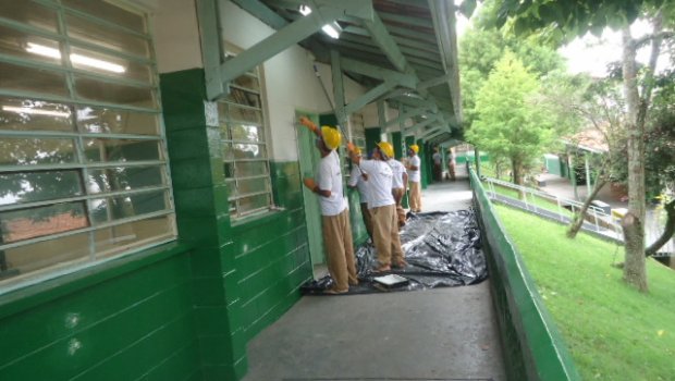 REEDUCANDOS DO SISTEMA SEMIABERTO PINTAM ESCOLAS ESTADUAIS DA REGIÃO DE AVARÉ