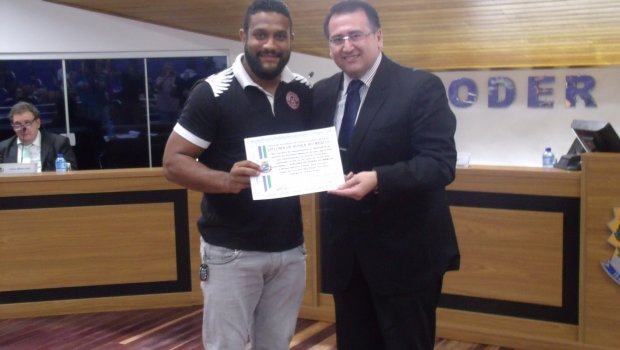 Iniciativa de Roberto Araujo homenageia atletas