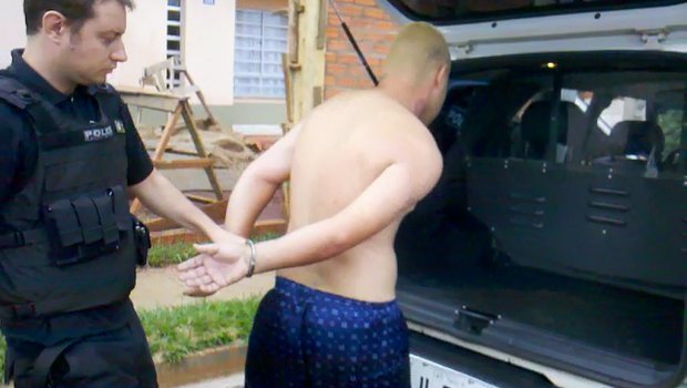 Polícia Civil prende homem por roubo de motocicleta, tráfico e porte ilegal de arma