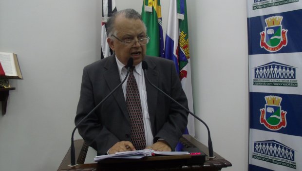 Dr Ernesto critica plantões em duplicidade e pede mudança para novo prédio