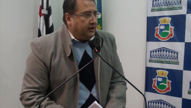 Roberto Araujo diz que alunos são tratados de forma desumana