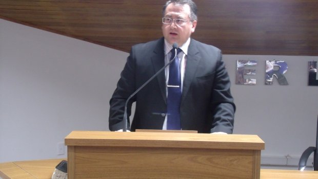 Vereador promete acompanhar de perto pregão da Educação