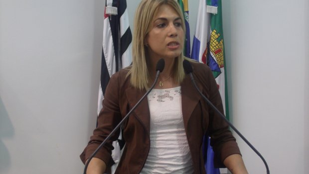 Vi Cortez pede que secretárias orientem sobre uso de nome social