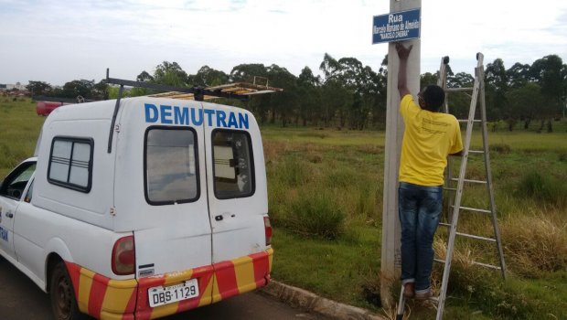Demutran emplaca ruas do Jardim Dona Laura e da Barra Grande