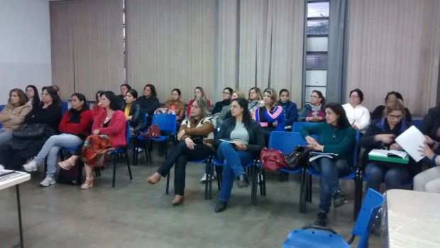 Professores participam de oficina pedagógica sobre literatura