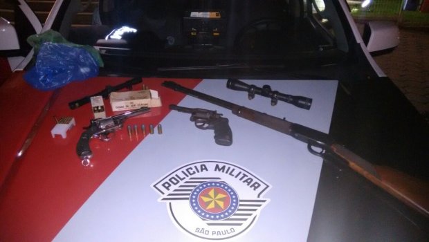 PM surpreende homem com revólver calibre 45, em Avaré