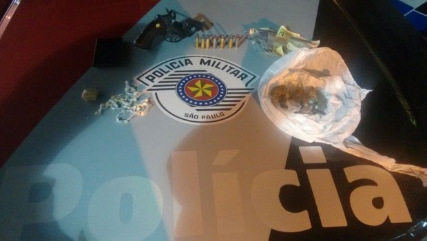 PM surpreende traficantes e um menor em Itaí
