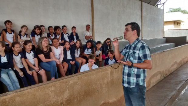 Palestra sobre política desperta alunos para a cidadania