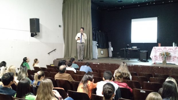 PROFESSOR FORMADO NA FREA MINISTRA PALESTRA PARA MAIS DE 100 ALUNOS