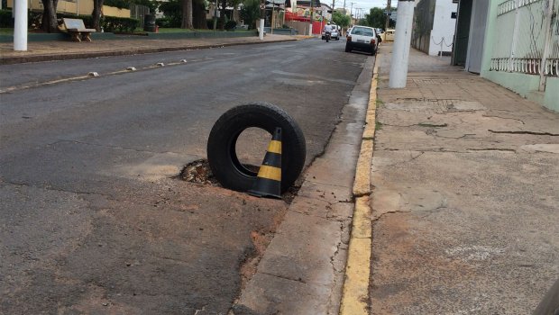 Buracos Infestam as Ruas da Cidade