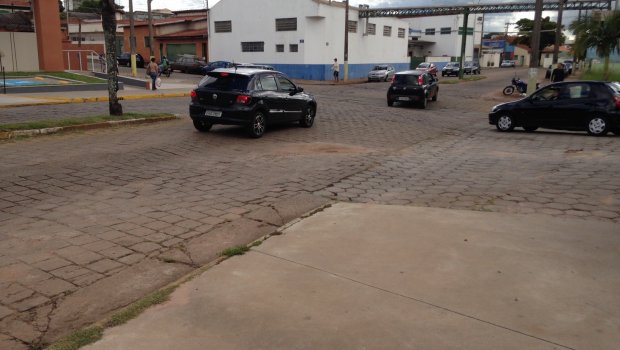 Vereadora pede que seja instalado sistema binário em cruzamento