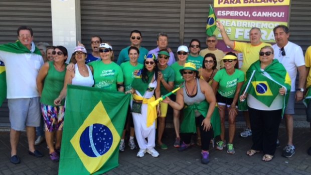 Avareenses marcam presença em ato anti-PT