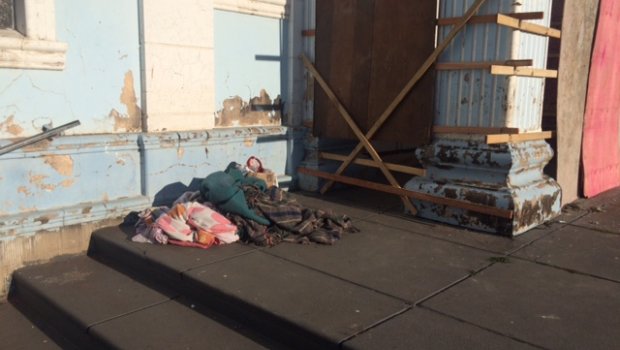 Padre protagoniza mais uma cena lastimável