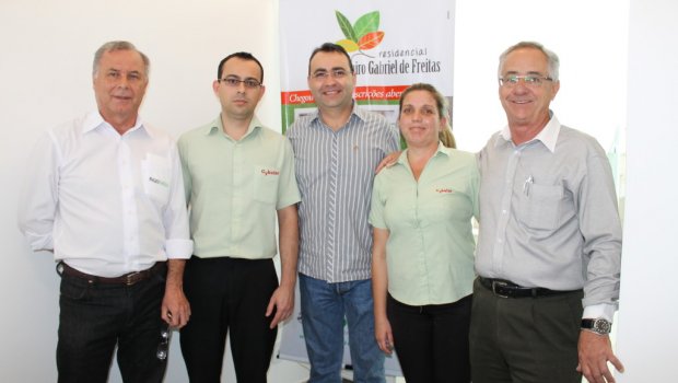 ZANDONÁ CONFERE LANÇAMENTO DE 221 CASAS EM ITAÍ