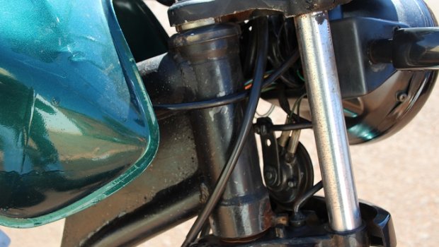 Homem é preso com drogas em moto usada para entregar lanches