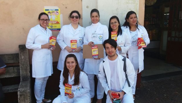 Alunos do curso de farmácia da FSP participam de ação comunitária