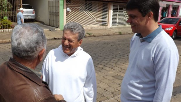 Marcelo Ortega realiza caminhada na Felix Fagundes