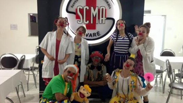 Grupo teatral realiza apresentações na Santa Casa de Avaré