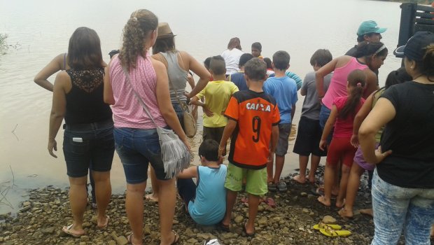 ALUNOS PARTICIPAM DE SOLTURA DE PEIXES EM FARTURA