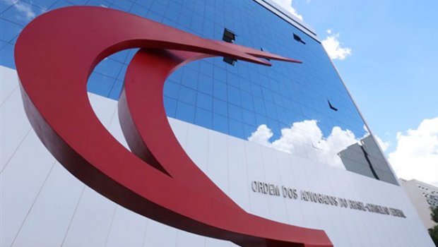 OAB cria comissão para discutir se pede impeachment de Dilma