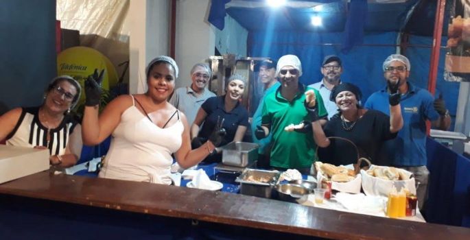 Rotary participa da Feira das Nações em prol da APAE de Avaré