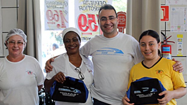 ZANDONÁ VISITA SUPERMERCADO EM IARAS