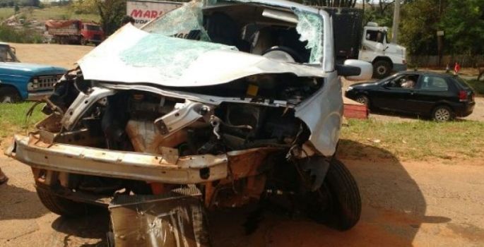 Acidente deixa pessoas feridas, próximo a Itaí