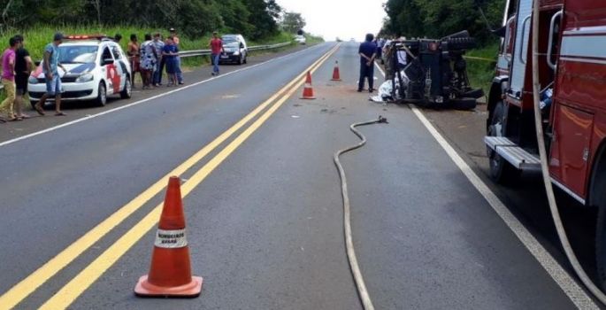 Capotamento deixa um morto e feridos em rodovia de Taquarituba