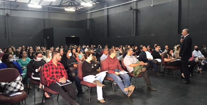 Servidores e gestores municipais participam de seminário sobre gestão pública
