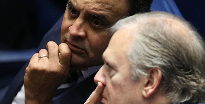 Aécio destitui Tasso do comando do PSDB