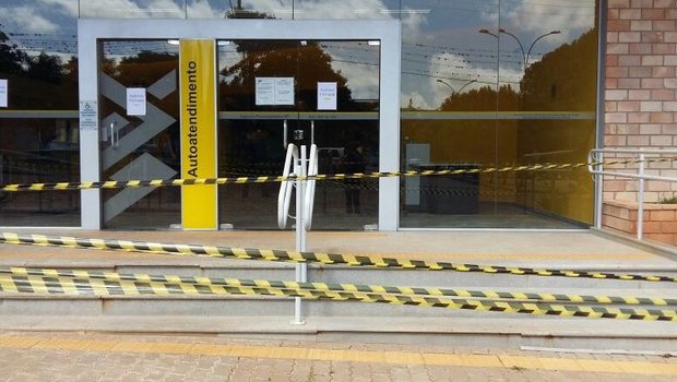 Quadrilha invade agência e explode cofres em distrito de Paranapanema