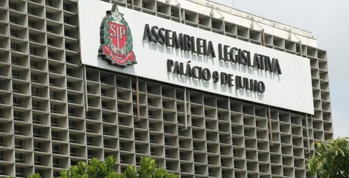 Deputados de SP aprovam a suspensão de despejos e reintegração de posse durante a pandemia