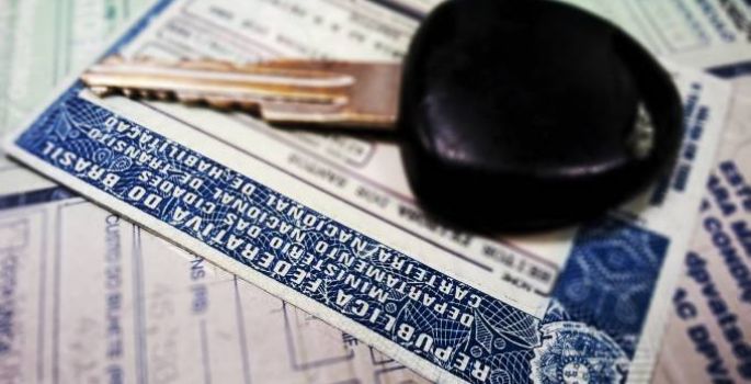 Câmara aprova fim de multa a quem não portar CNH e licenciamento