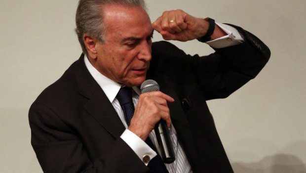 Temer diz achar difícil que Dilma resista até o fim do mandato com popularidade tão baixa