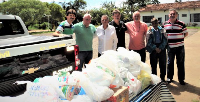 Avaré – Organizadores da 72ª Corrida Elias de Almeida Ward entregam 400 kg de alimentos à APAE