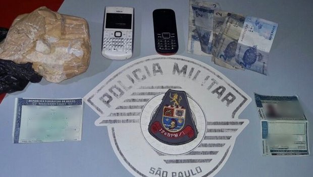 PM apreende pedra bruta de crack de 500 gramas em Conchas