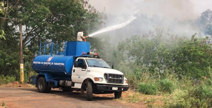 Área de reflorestamento pega fogo em Taquarituba